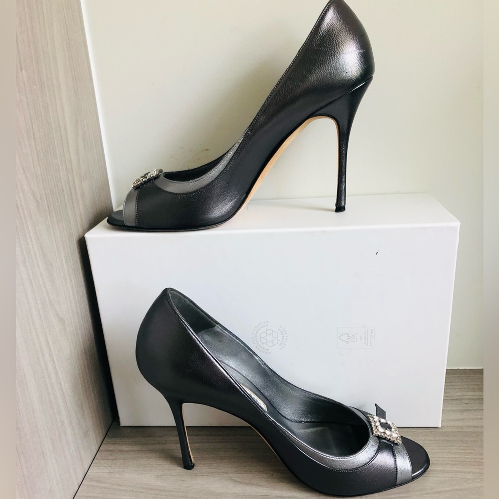 Manolo Blahnik  Silver Grey Peep-Toe Heels with Crystal Ornament. Size 39,5